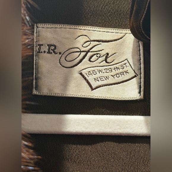 Vintage IR Fox Fur Cape Shaw - Picture 4 of 6